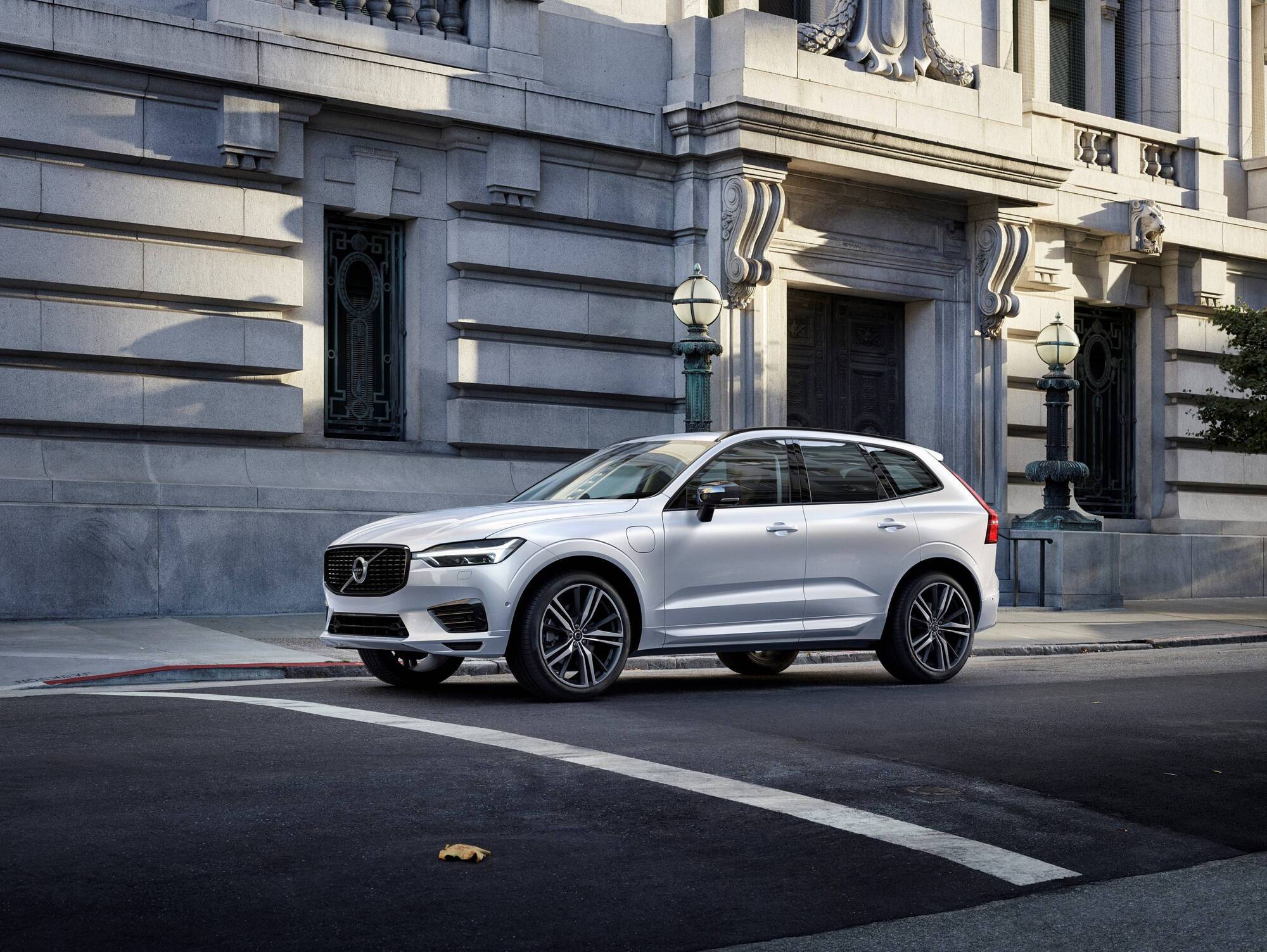 Volvo reports strongest second-half sales in company history on pandemic recovery