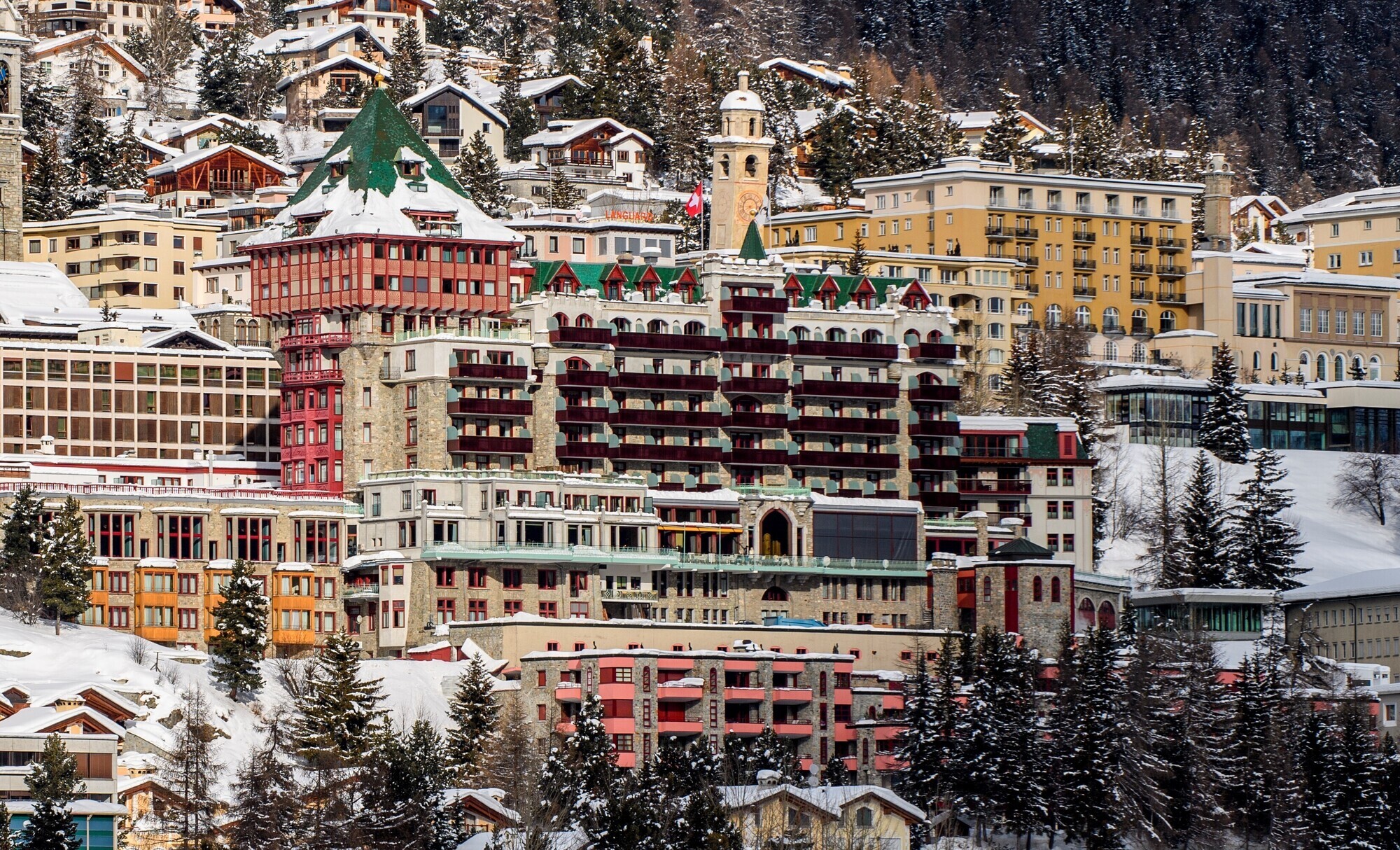 Hotels in quarantine after Covid variant outbreak in upmarket Swiss ski resort