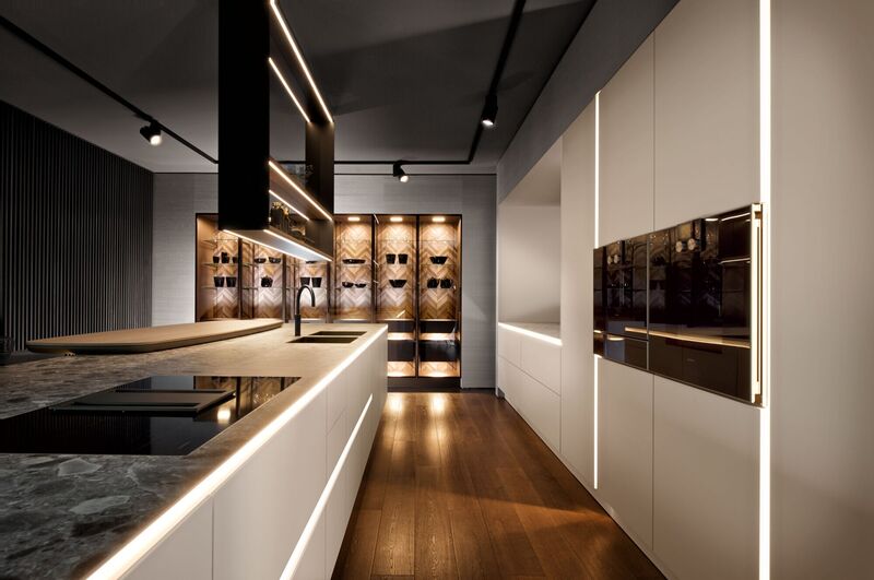 Two storage walls one in furnished style with a super-sized island makes stunning us of a corner situation. Siematic, arenakitchens.com (Ireland). Two storage walls one in furnished style with a super-sized island makes stunning us of a corner situation. Siematic, arenakitchens.com (Ireland).