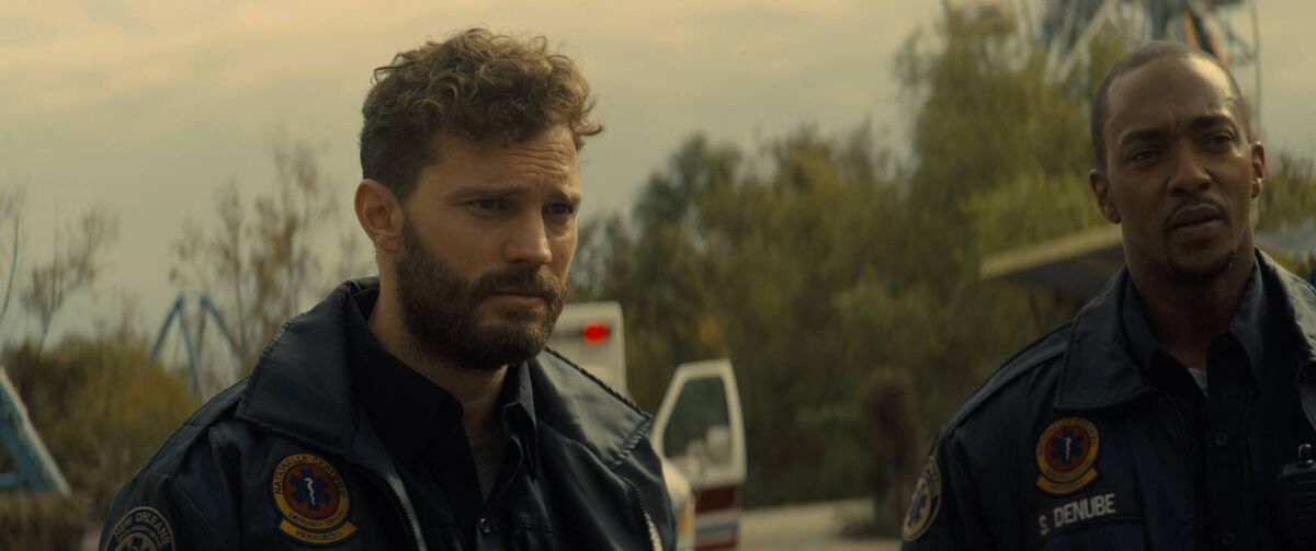 Jamie Dornan and Anthony Mackie in Synchronic (15A)
