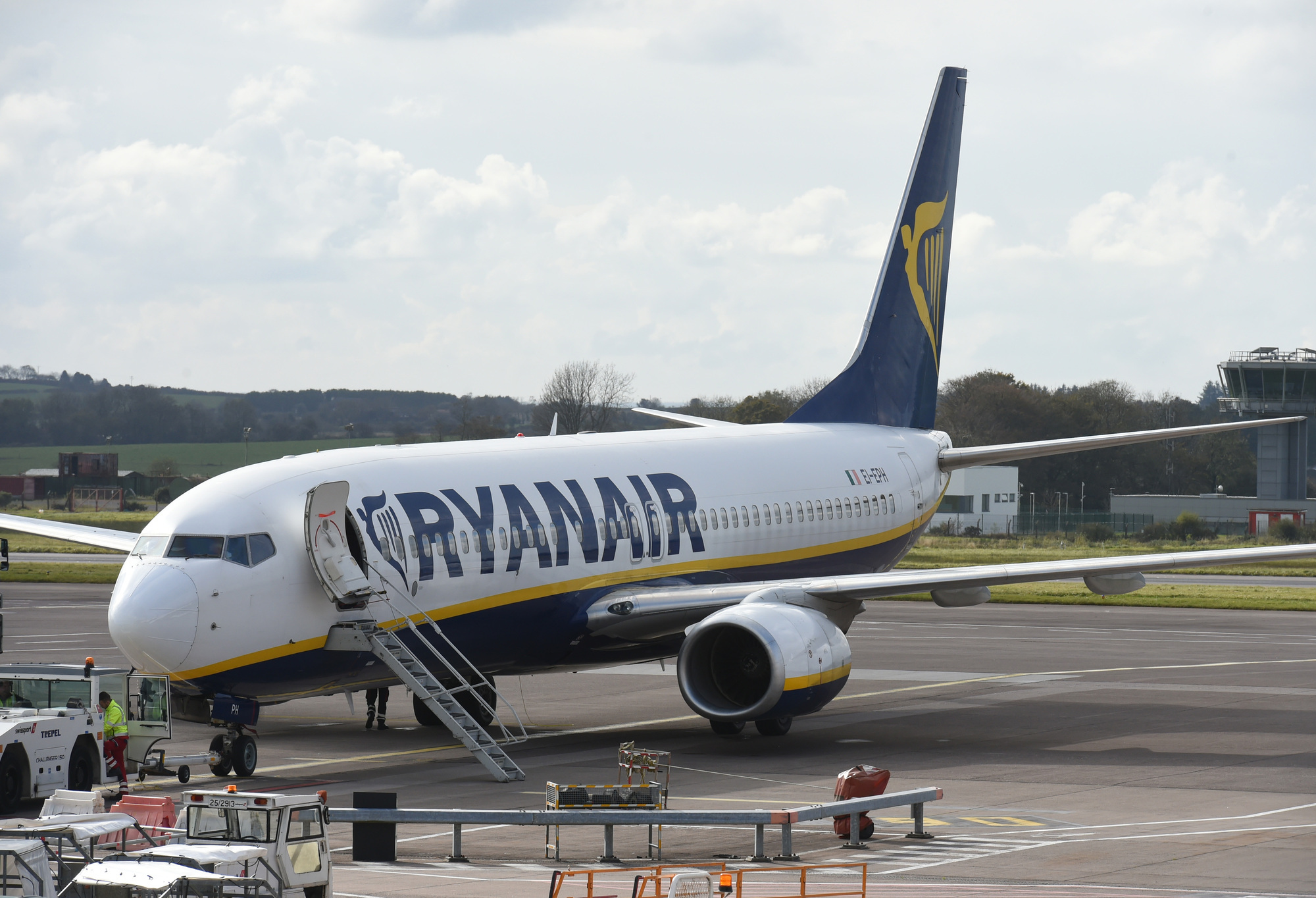 Ryanair sees summer recovery on vaccines but warns over Cork Airport
