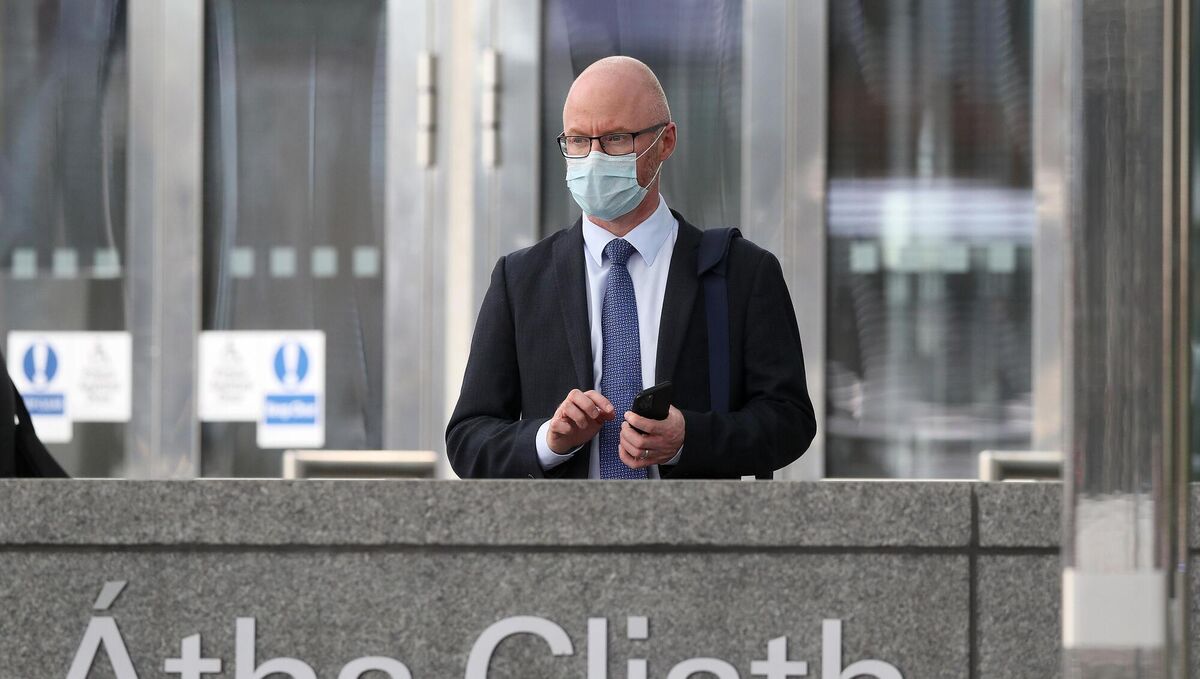 Stephen Donnelly said the public health advice was that those who came into Ireland should stay in their room away from anyone they had not travelled with. 