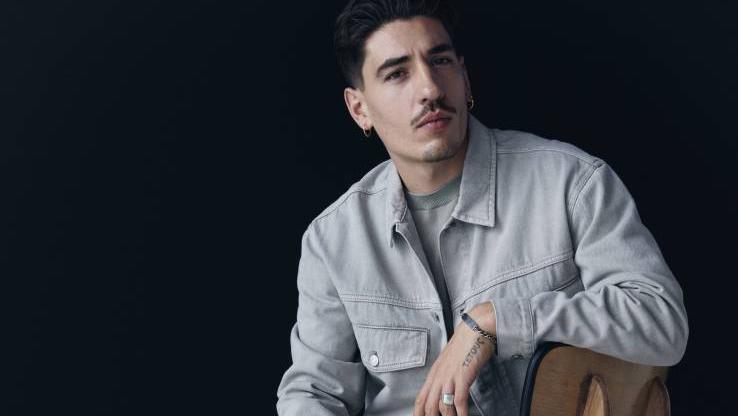Héctor Bellerín models an outfit for H&M as aprt of their new collaboration