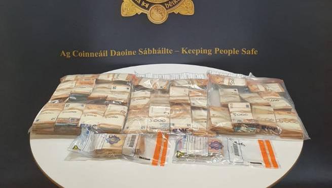 Three arrested as gardaí seize €211,755 in cash in Dublin
