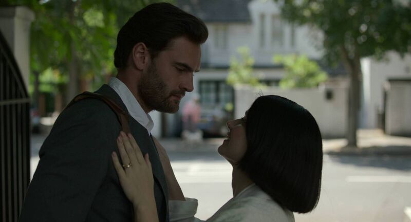 Eve Hewson and Tom Bateman in Behind Her Eyes