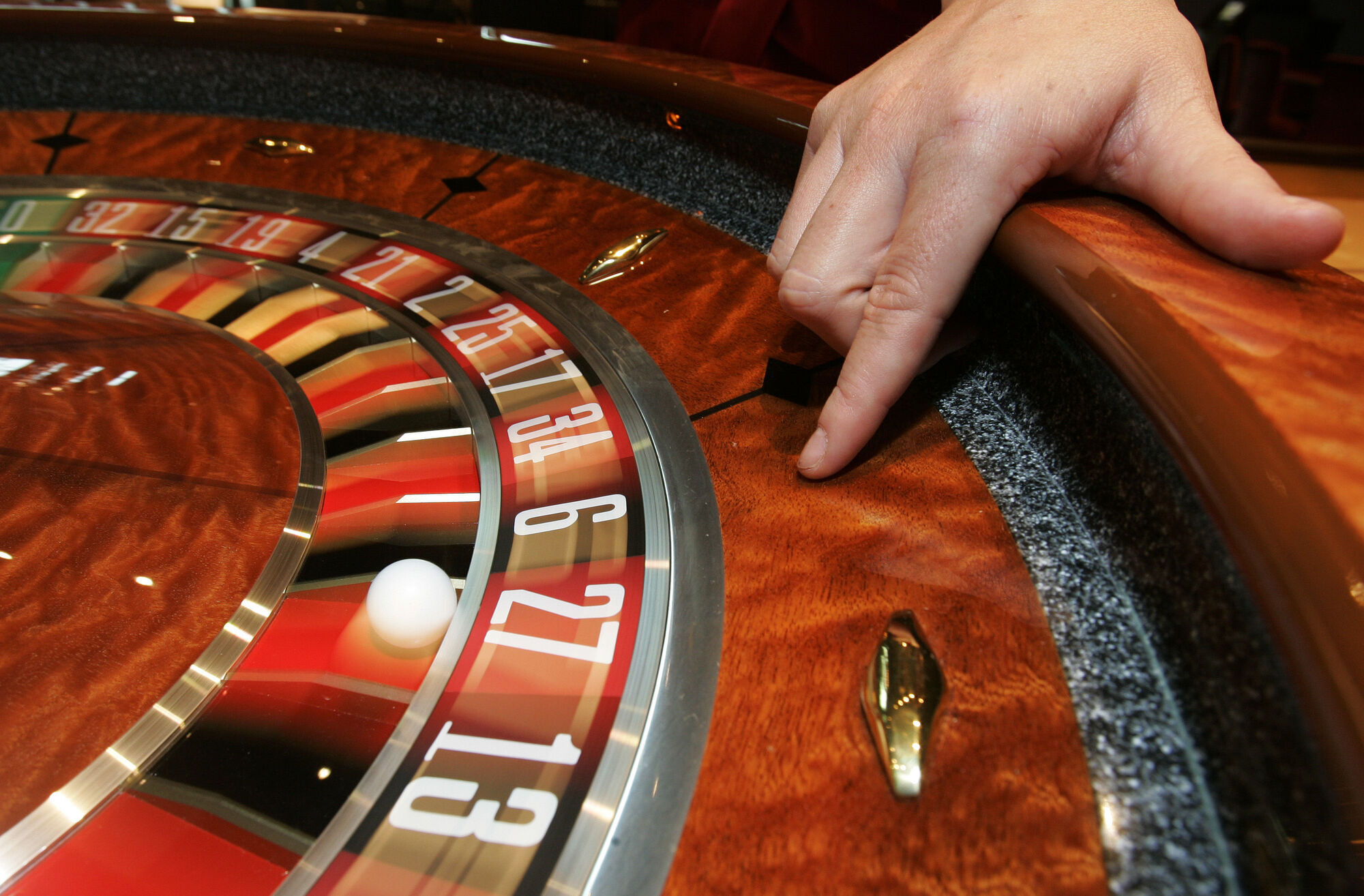 Gambling ads should be banned - Labour