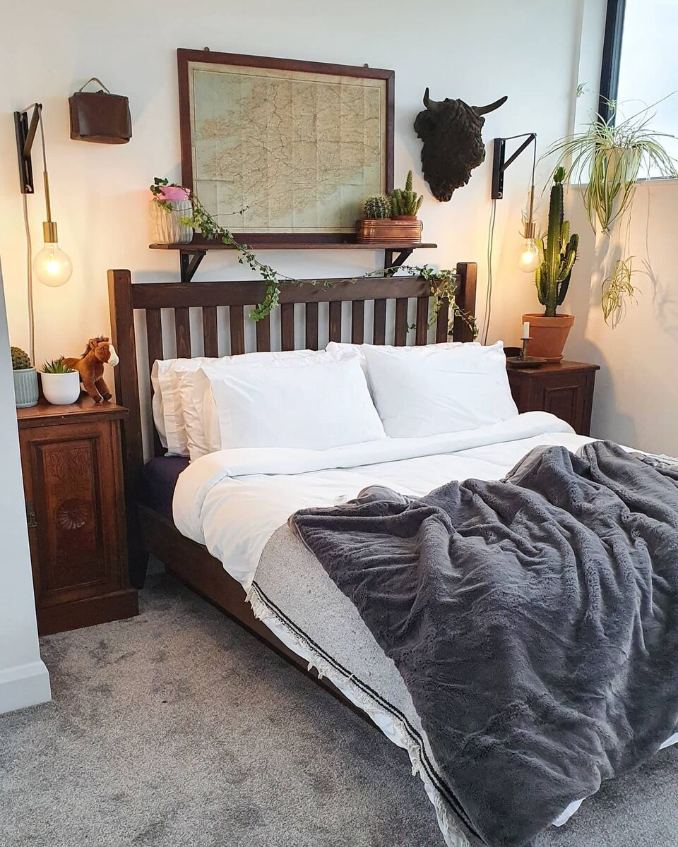 A bedroom in David's residence.