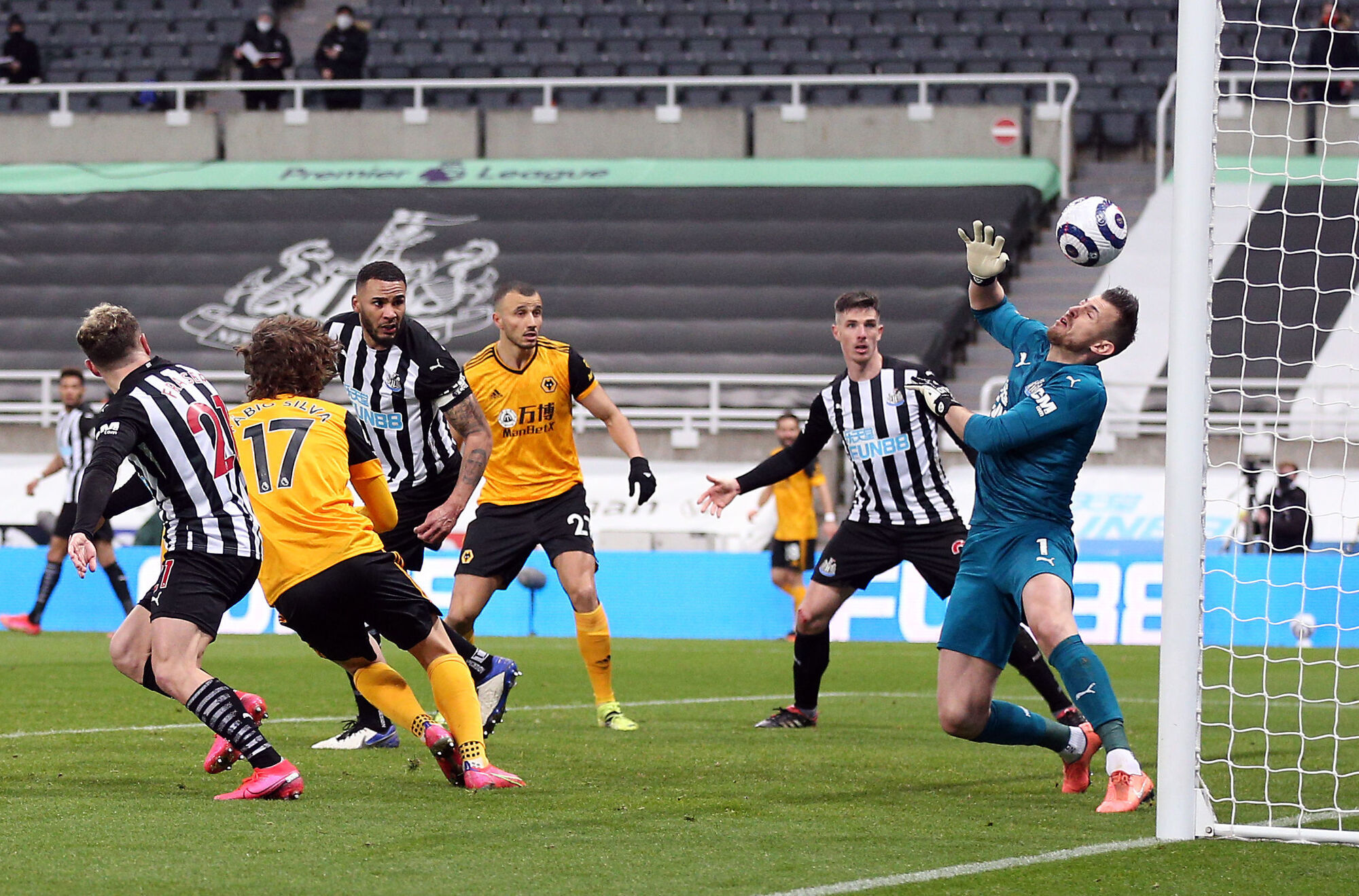 Dubravka decision backfires as Newcastle's draw with Wolves compounded by more injuries in attack