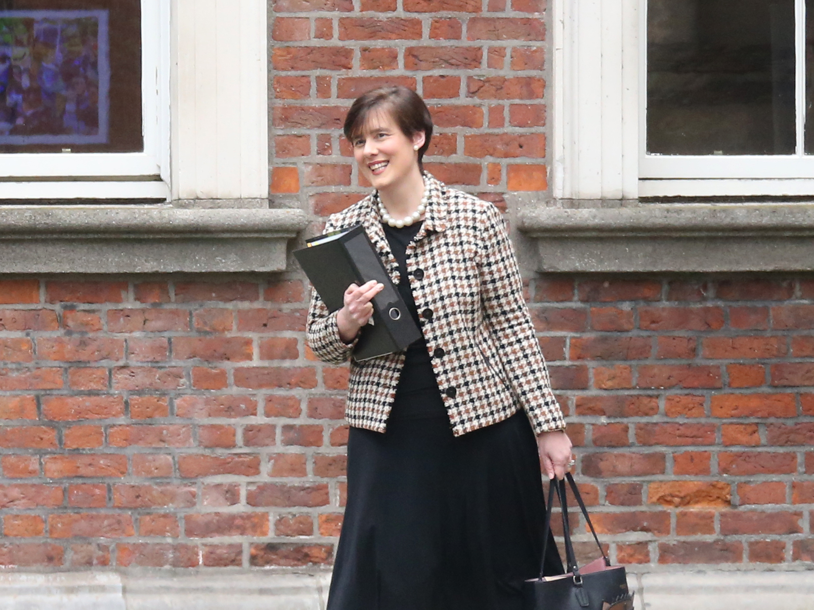 Education Minister lobbies to move teachers up the vaccination list