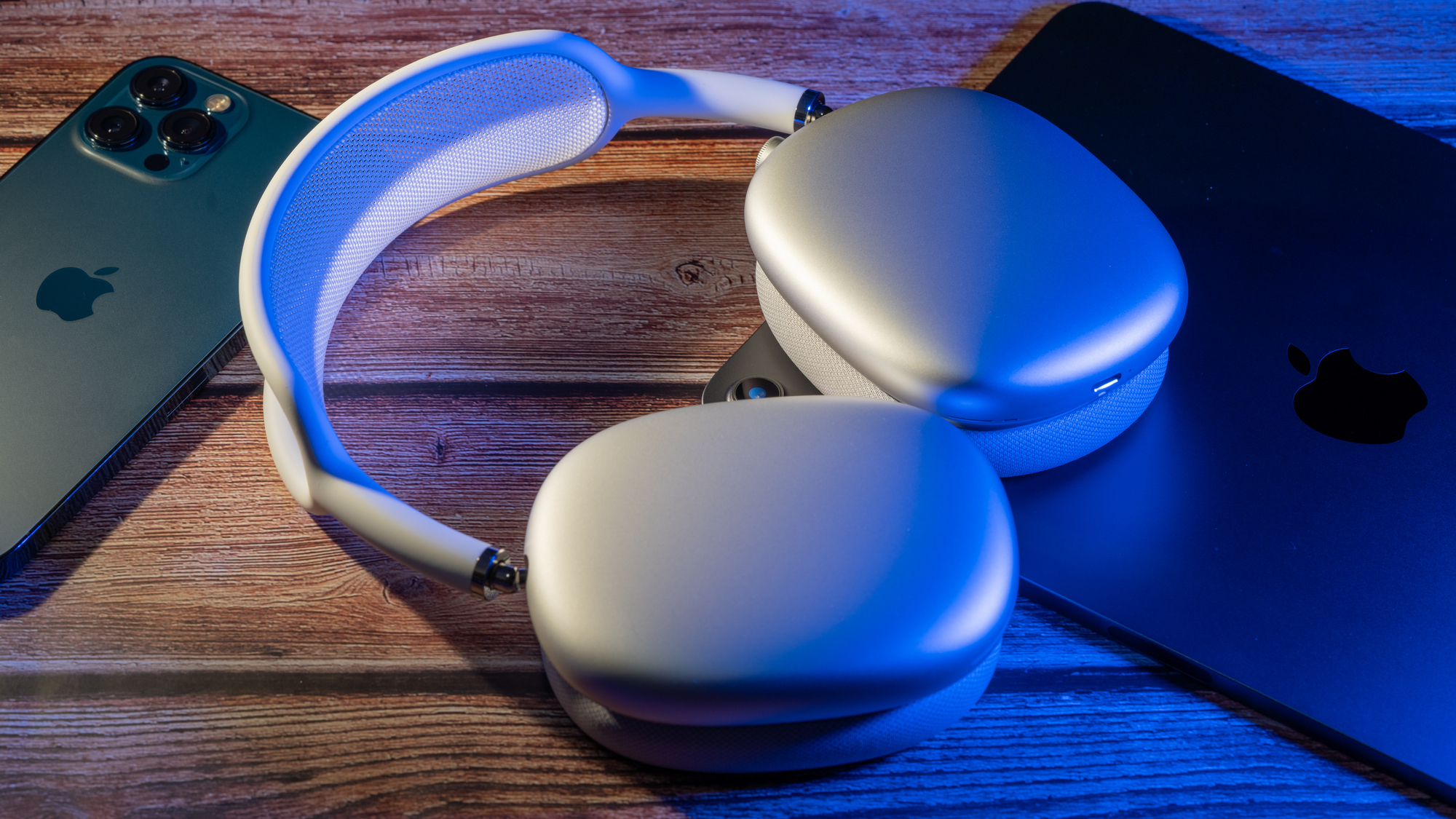 Apple fans with deep pockets will love AirPods Max
