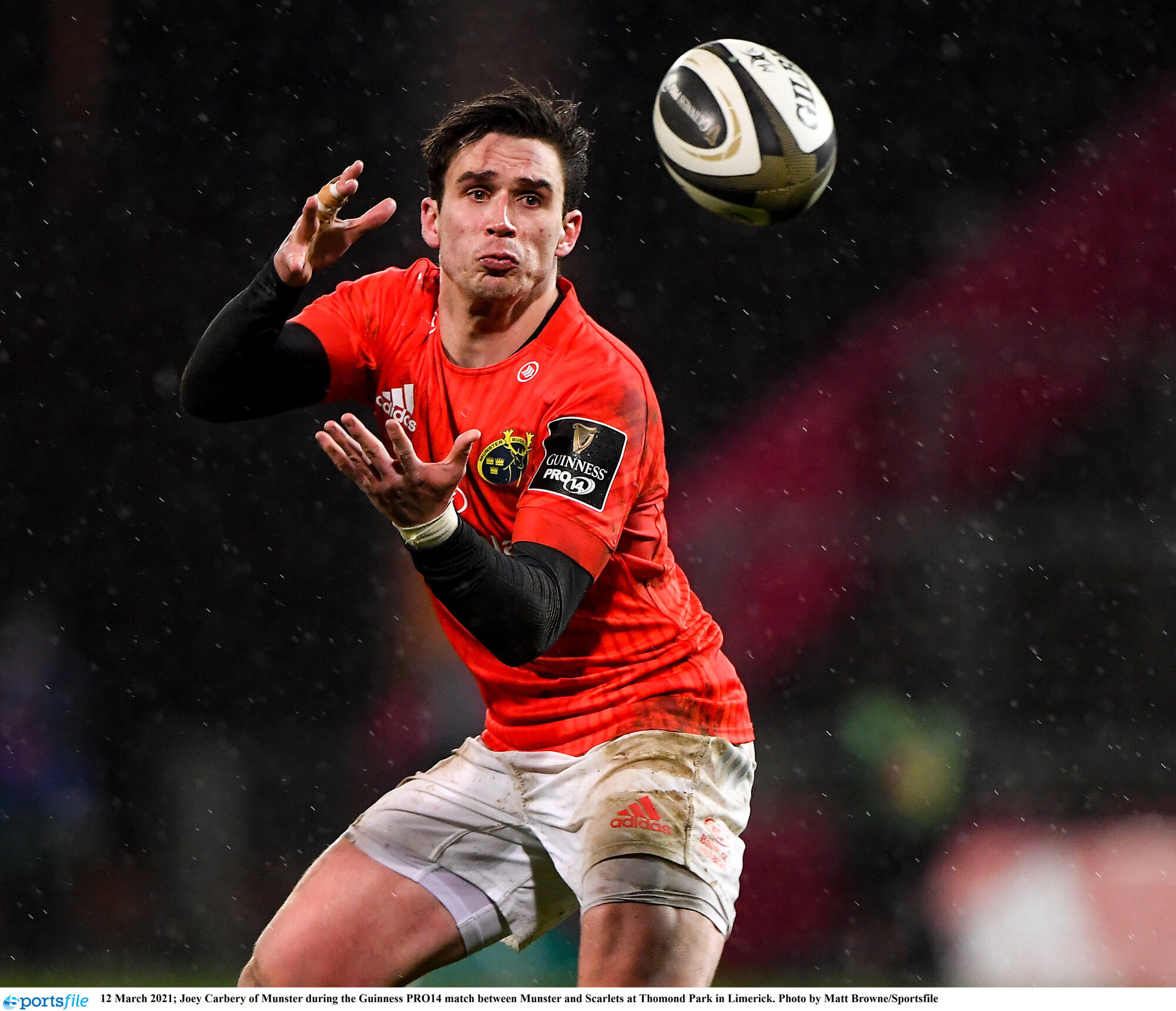 Joey Carbery masterclass gives Munster momentum for final push