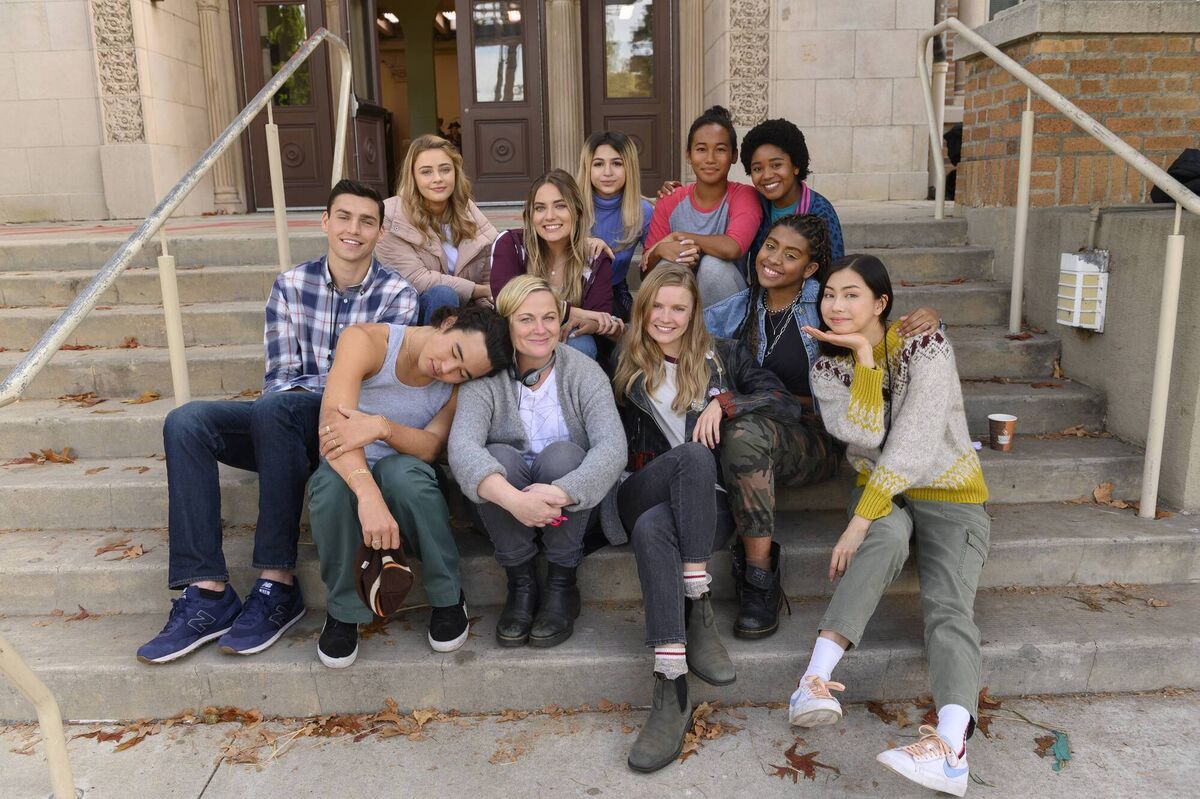Charlie Hall as Bradley, Sabrina Haskett as Kaitlynn, Nico Hiraga as Seth, Amy Poehler as Lisa/Director/Producer, Josephine Langford as Emma, Josie Totah as CJ, Hadley Robinson as Vivian, Sydney Park as Kiera, Anjelika Washington as Amaya, Alycia Pascual-Peña as Lucy, Lauren Tsai as Claudia in Moxie. Charlie Hall as Bradley, Sabrina Haskett as Kaitlynn, Nico Hiraga as Seth, Amy Poehler as Lisa/Director/Producer, Josephine Langford as Emma, Josie Totah as CJ, Hadley Robinson as Vivian, Sydney Park as Kiera, Anjelika Washington as Amaya, Alycia Pascual-Peña as Lucy, Lauren Tsai as Claudia in Moxie.