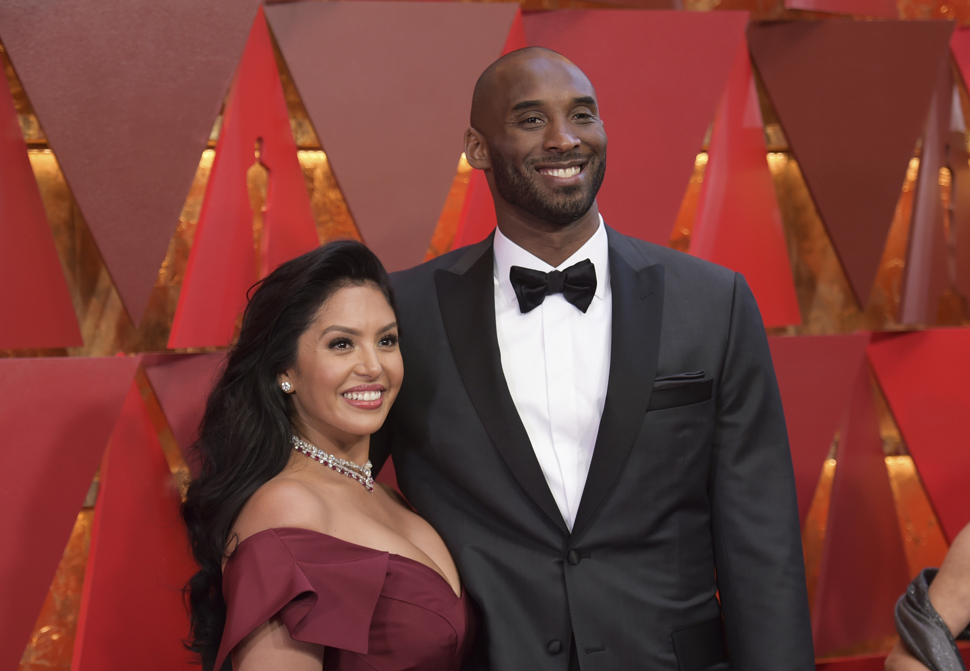 Lawsuit says deputies shared grisly Kobe Bryant photos