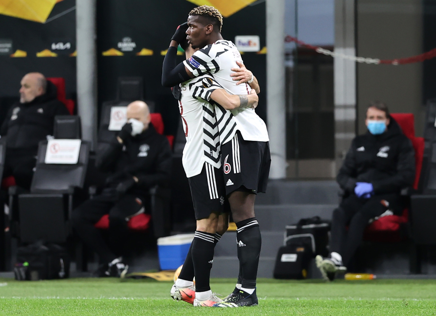 Manchester United's Paul Pogba (right) celebrates scoring their side's goal 