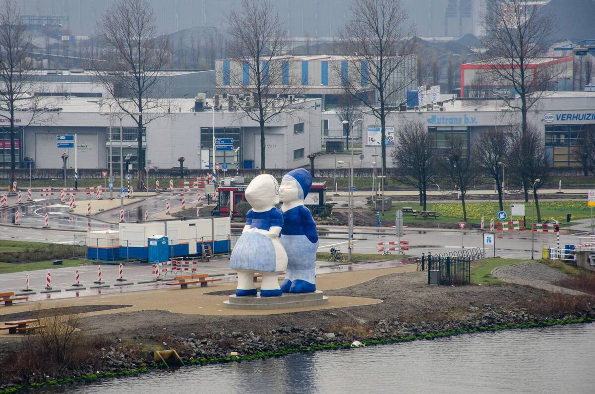 The iconic Netherlands' kissing couple statue.
