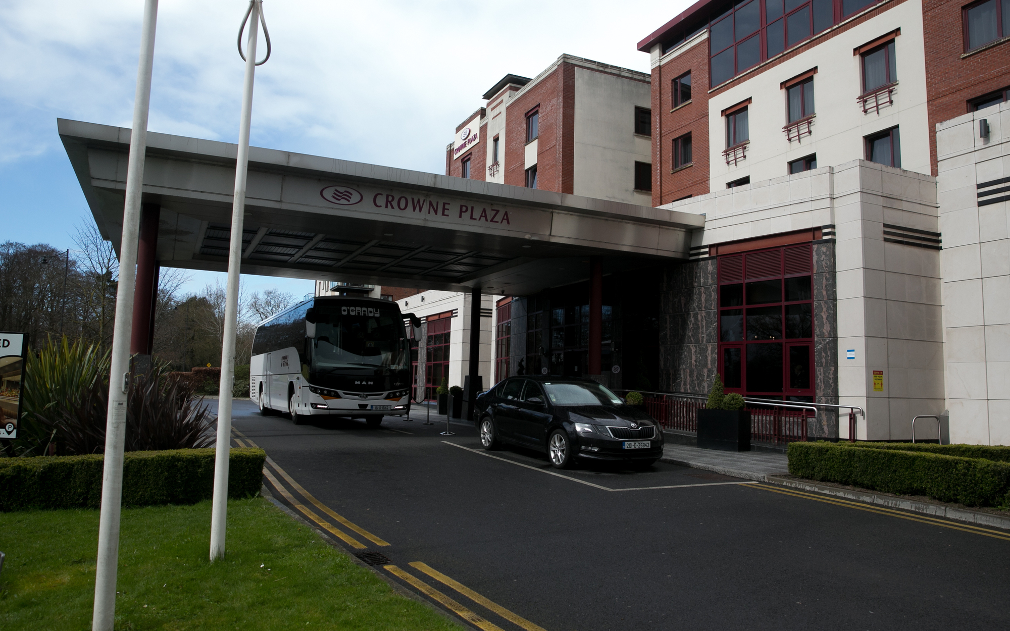 Gardaí locate two of three people who absconded from Dublin quarantine hotel