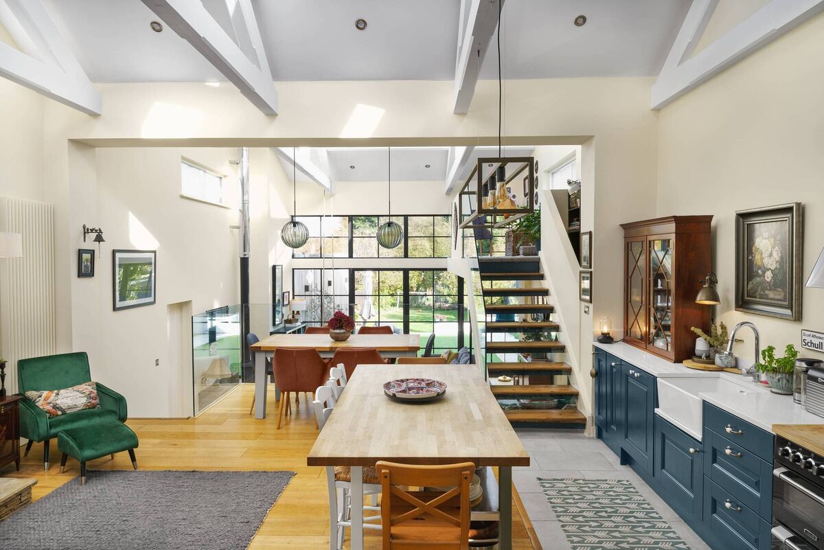 Does this look like a cluttered home? 