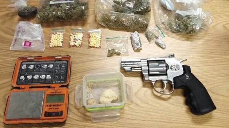 Man, 20s, arrested following seizure of imitation firearm and €2k of drugs