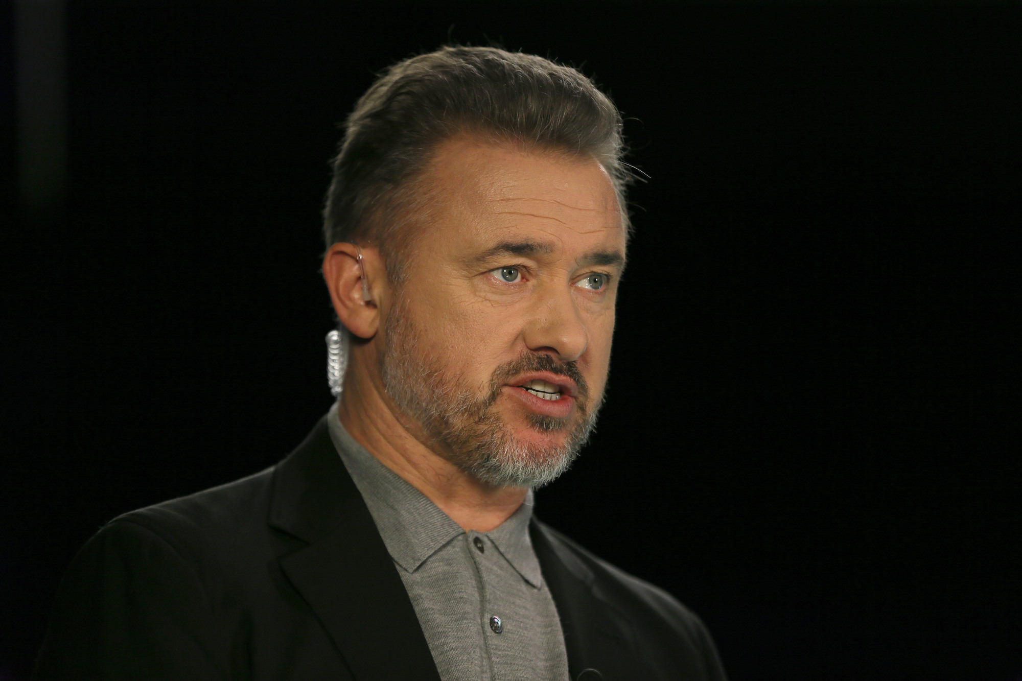Stephen Hendry overcomes Jimmy White in gruelling World Snooker Championship qualifier