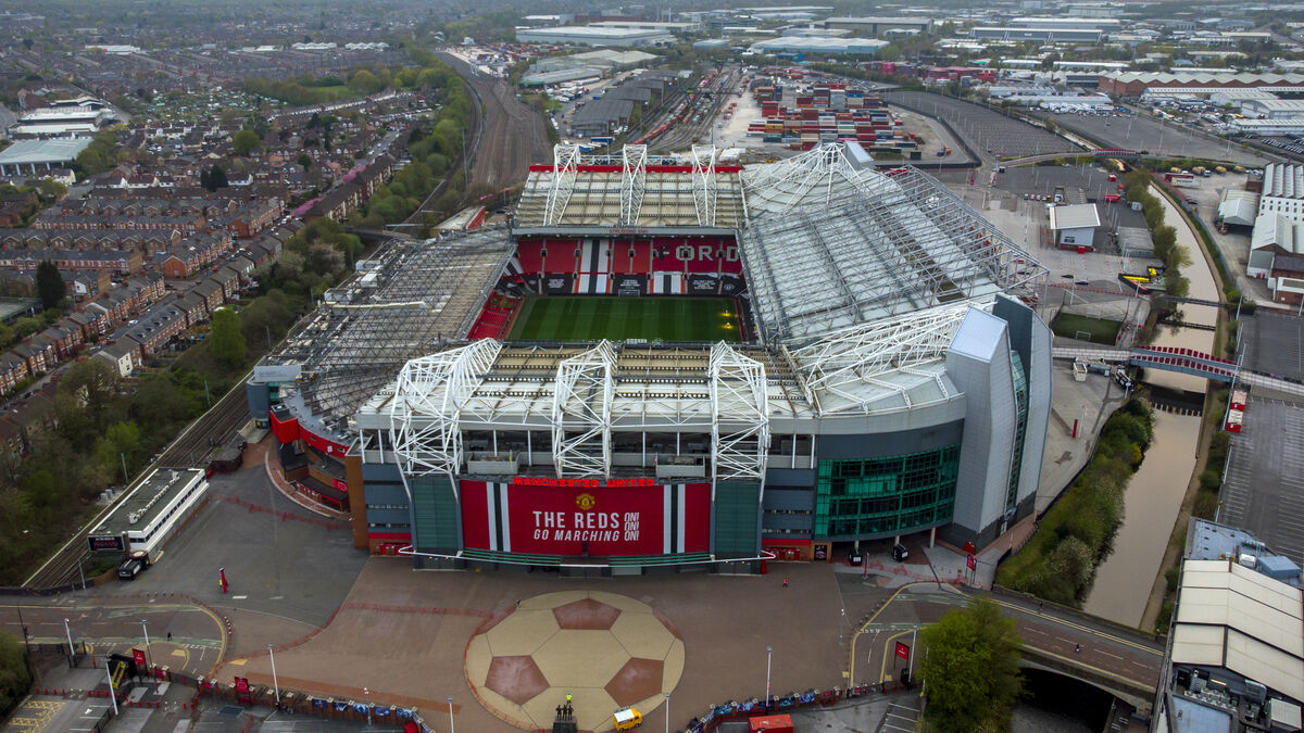Manchester United supporters ask Glazer family to loosen their grip on club