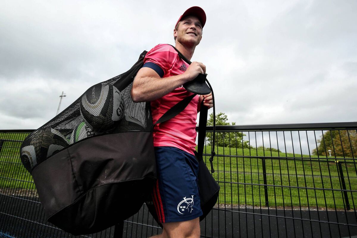 Tyler Bleyendaal arrives for Munster training in Limerick in 2019. Picture: Laszlo Geczo