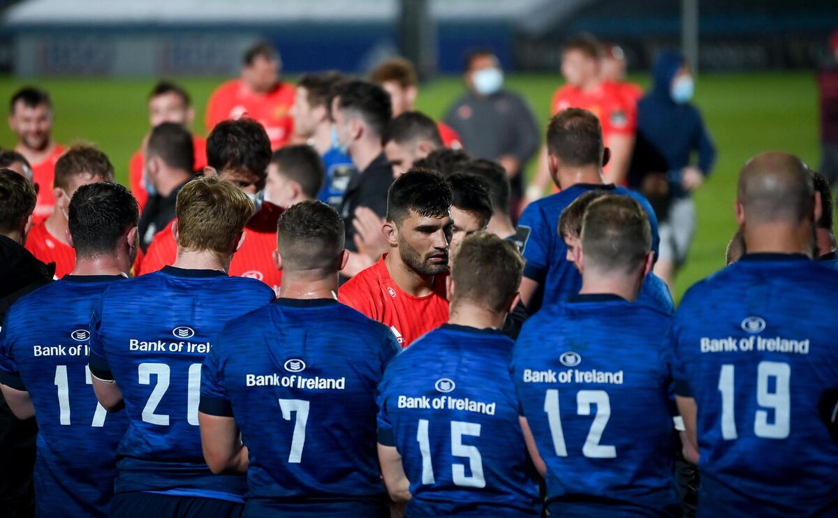 Damian de Allende of Munster is applauded off the pitch by the Leinster team. Picture: Stephen McCarthy/Sportsfile