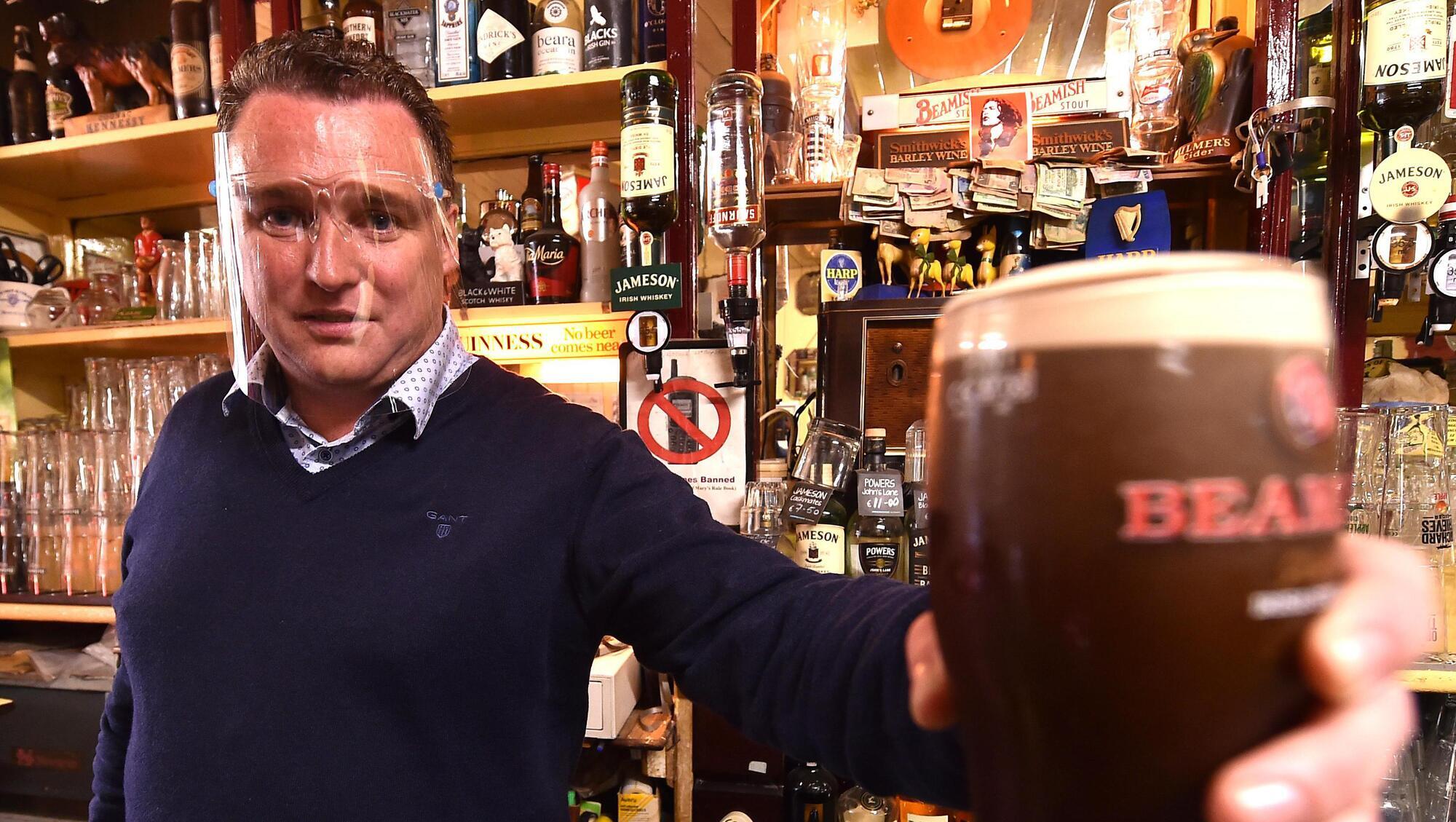 Rule on €9 meals to be scrapped — all pubs to reopen at the same time 