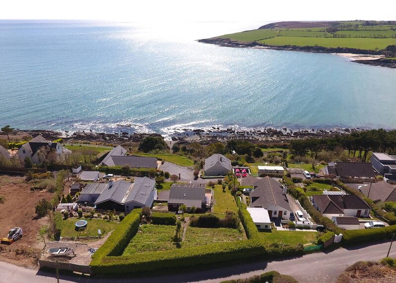 What's on offer? The Atlantic, Fountainstown Strand, Ringabella, and all that gorgeous watery activity that comes with an ocean view. What's on offer? The Atlantic, Fountainstown Strand, Ringabella, and all that gorgeous watery activity that comes with an ocean view.