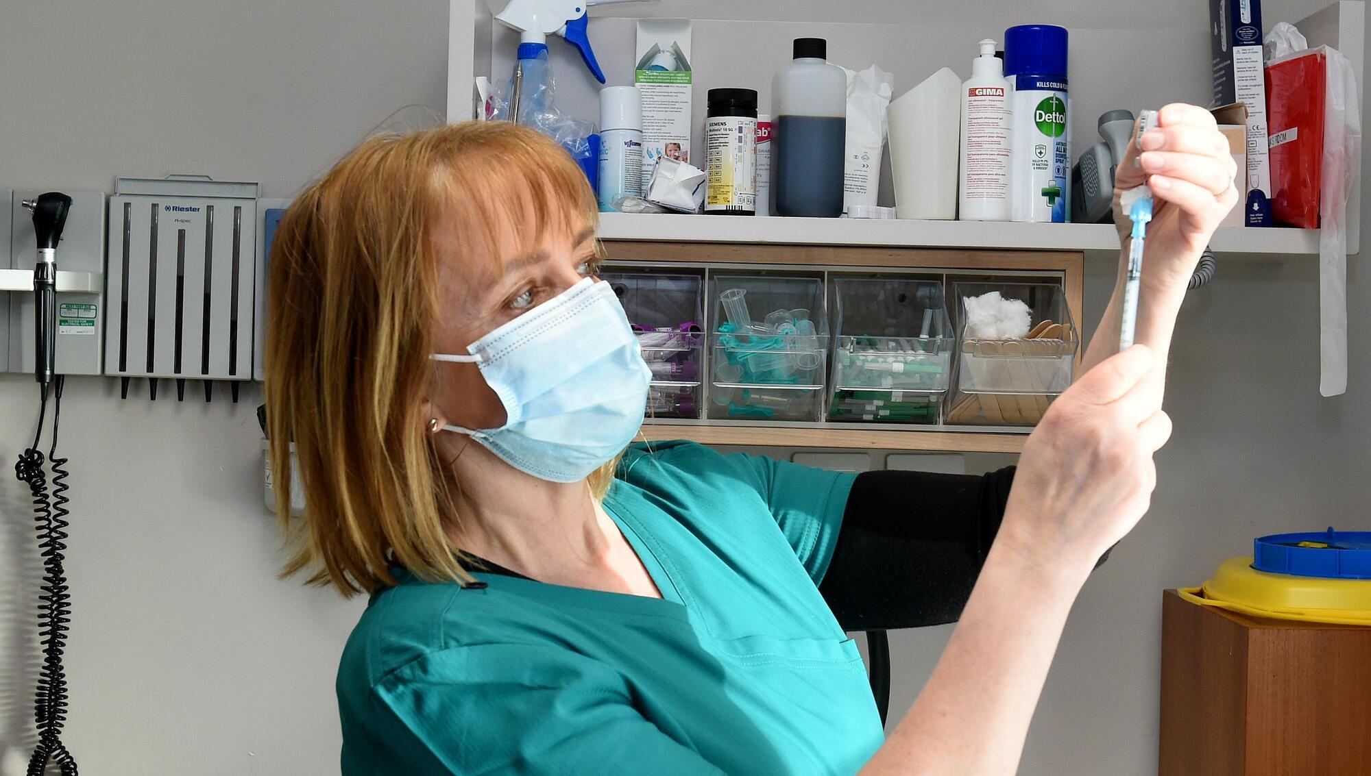 Pfizer predicts €21bn in global sales from its Covid-19 vaccine this year          