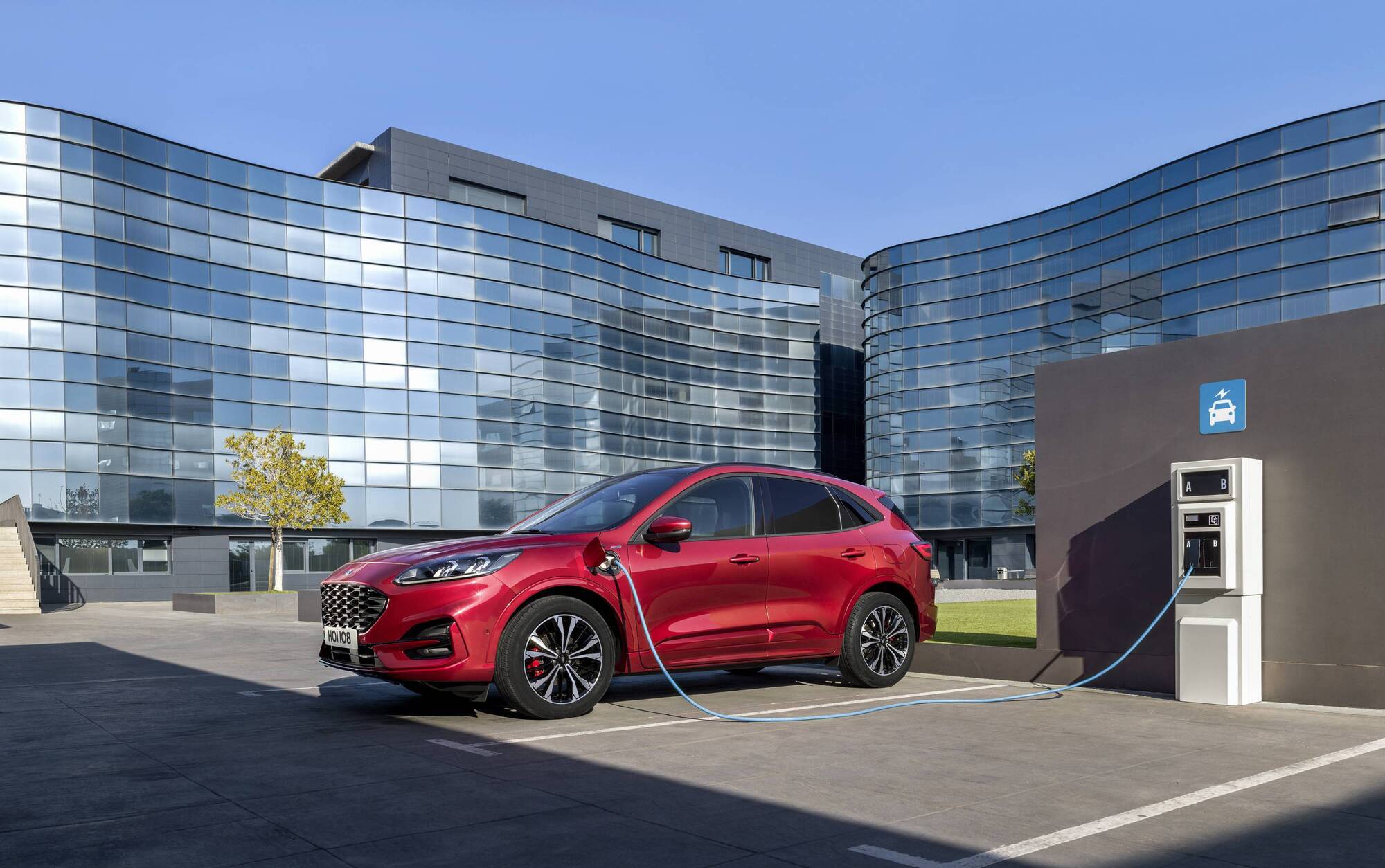 10 things to know before buying an electric car