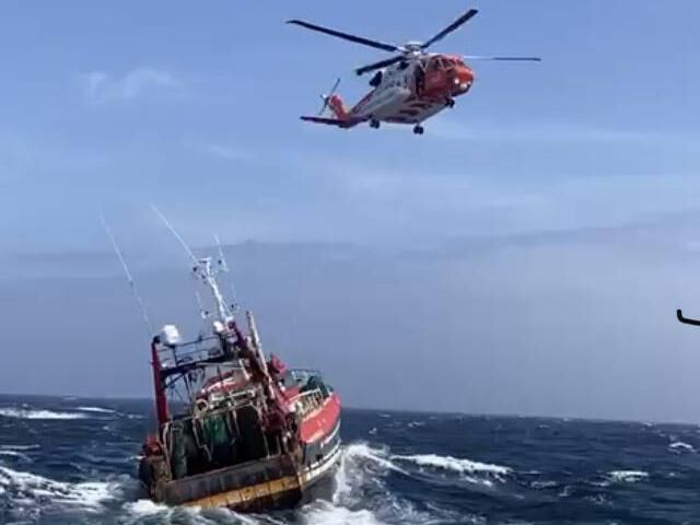 Coastguard Rescue 117 Helicopter landing salvage pumps to stricken fishing vessel as Courtmacsherry Lifeboat stays alongside in difficult conditions. Coastguard Rescue 117 Helicopter landing salvage pumps to stricken fishing vessel as Courtmacsherry Lifeboat stays alongside in difficult conditions.