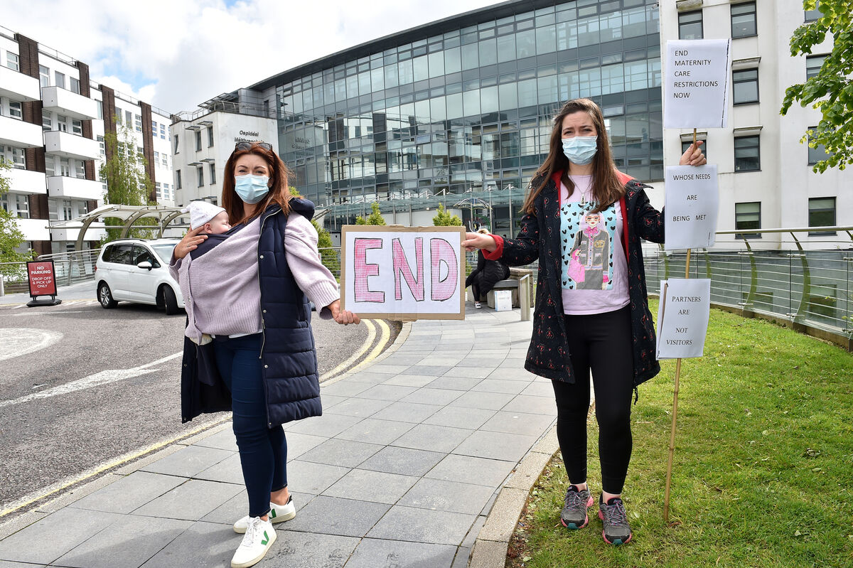 Cara Lyons from Fermoy with her daughter Lily and Rioghnach Elliott, Glaunthaune, at today's protest outside CUMH. Photo: Dan Linehan Cara Lyons from Fermoy with her daughter Lily and Rioghnach Elliott, Glaunthaune, at today's protest outside CUMH. Photo: Dan Linehan