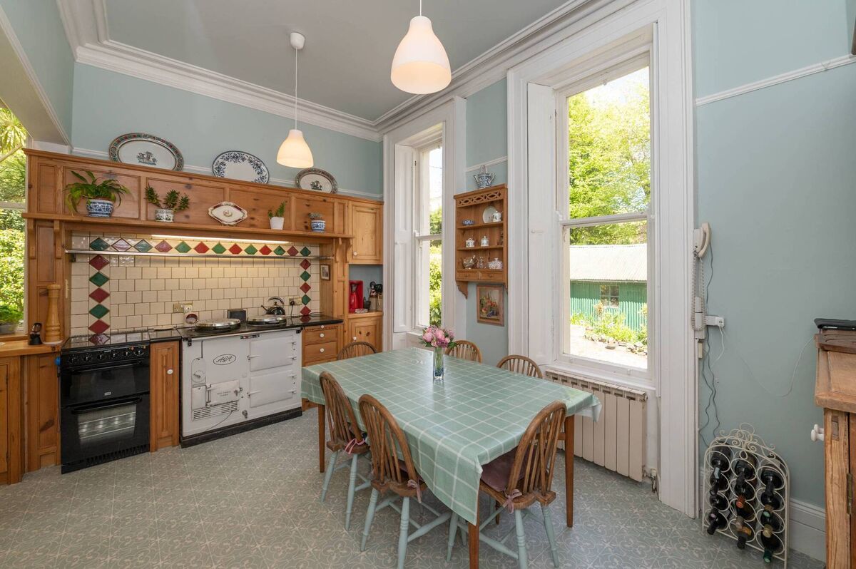 Country-style kitchen by Linehan Designs, with 100 year old Aga brought up from the basement Country-style kitchen by Linehan Designs, with 100 year old Aga brought up from the basement