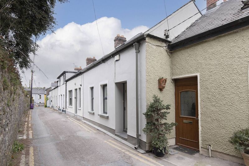 Life on the lane, gratis of No 6 Glandore Avenue in Cork's Blackrock village Life on the lane, gratis of No 6 Glandore Avenue in Cork's Blackrock village