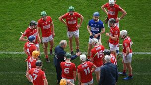 <p>Cork manager Kieran Kingston speaks to his team during a water break at Páirc Ui Chaoimh. Photo by Stephen McCarthy/Sportsfile</p>