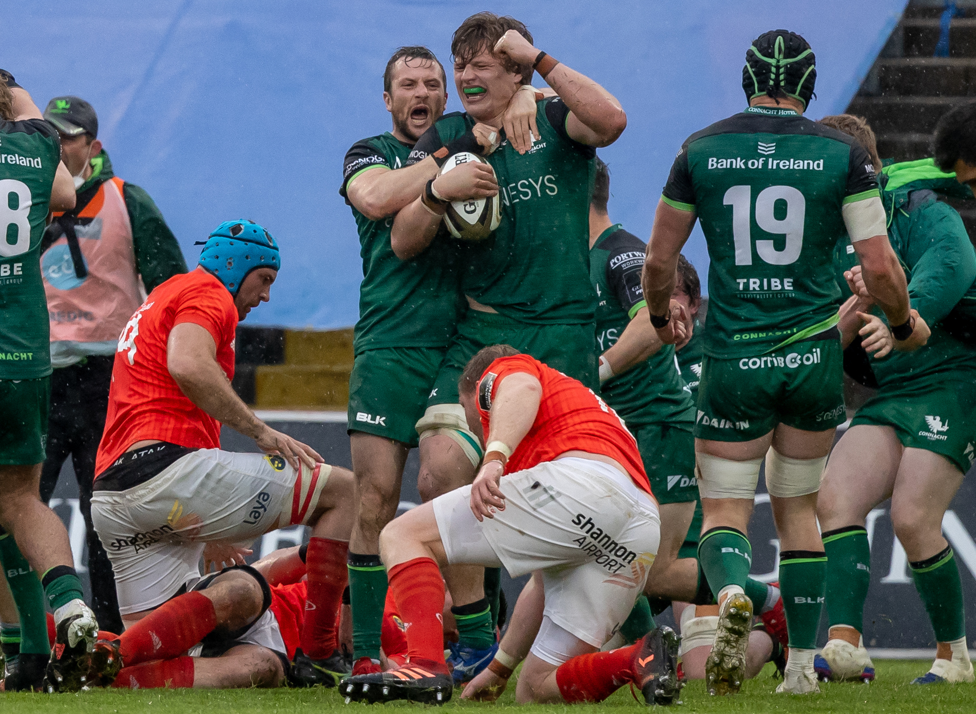 Munster rue tries given and tries taken away as Connacht hold on
