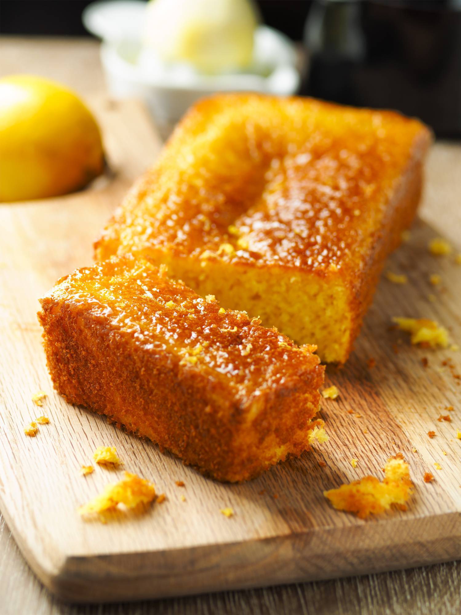 How to make the perfect lemon drizzle cake and the common mistakes to avoid 