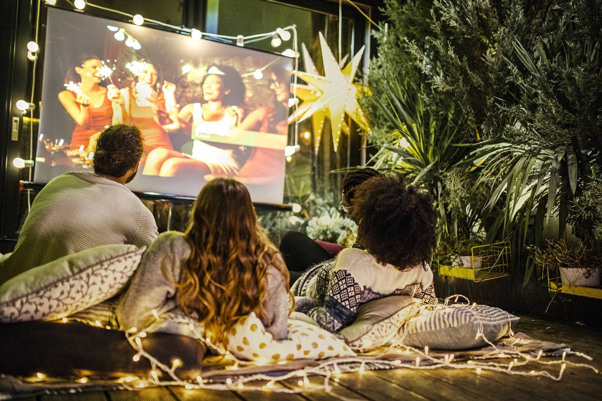 Create an outdoor cinema in your garden for under €150