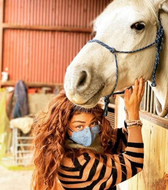 Sarah Hyland, on set for new project 'Epic'. Pic: Instagram Sarah Hyland, on set for new project 'Epic'. Pic: Instagram