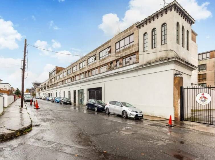 No.304 The Distillery Building in Drumcondra, Dublin, on Bergins.ie, listed among the commercial properties for rent. No.304 The Distillery Building in Drumcondra, Dublin, on Bergins.ie, listed among the commercial properties for rent.