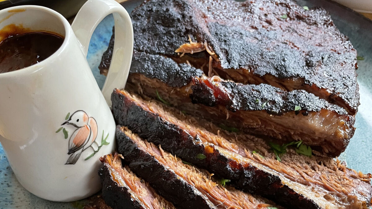 Slow-cooked brisket with barbecue sauce