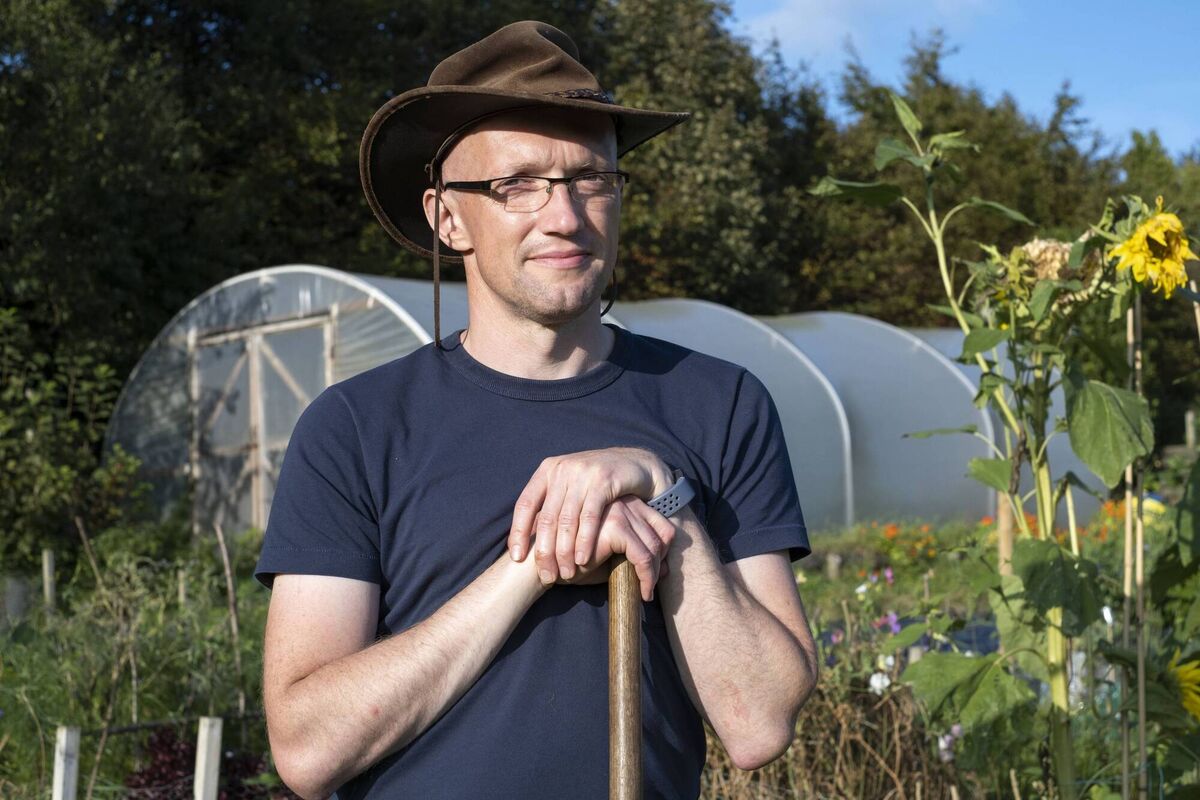 Dr Pól Mac Cana will tell audiences about the importance of pollinators in Plean Bee on TG4 for World Bee Day.