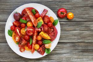 Heirloom tomato salad with basil, olive oil and honey