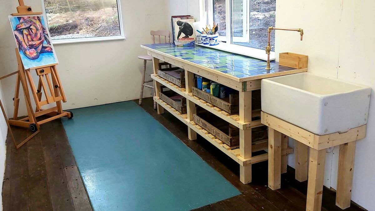 Artist Caitríona fitted a Belfast sink. Artist Caitríona fitted a Belfast sink.