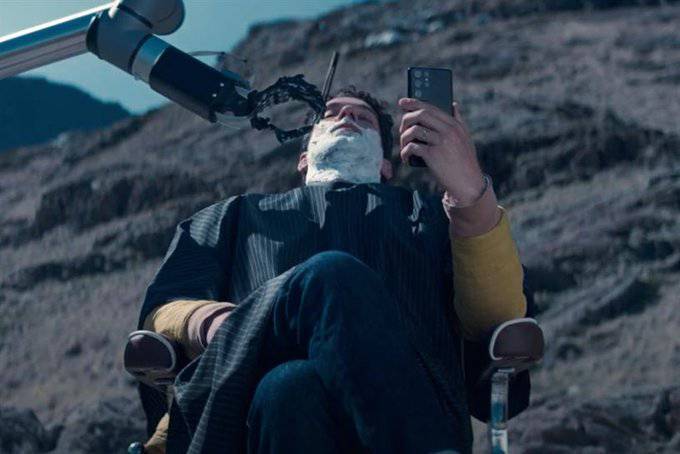 Robochop: robot barber shaves Lucifer star Tom Ellis in test of 5G network