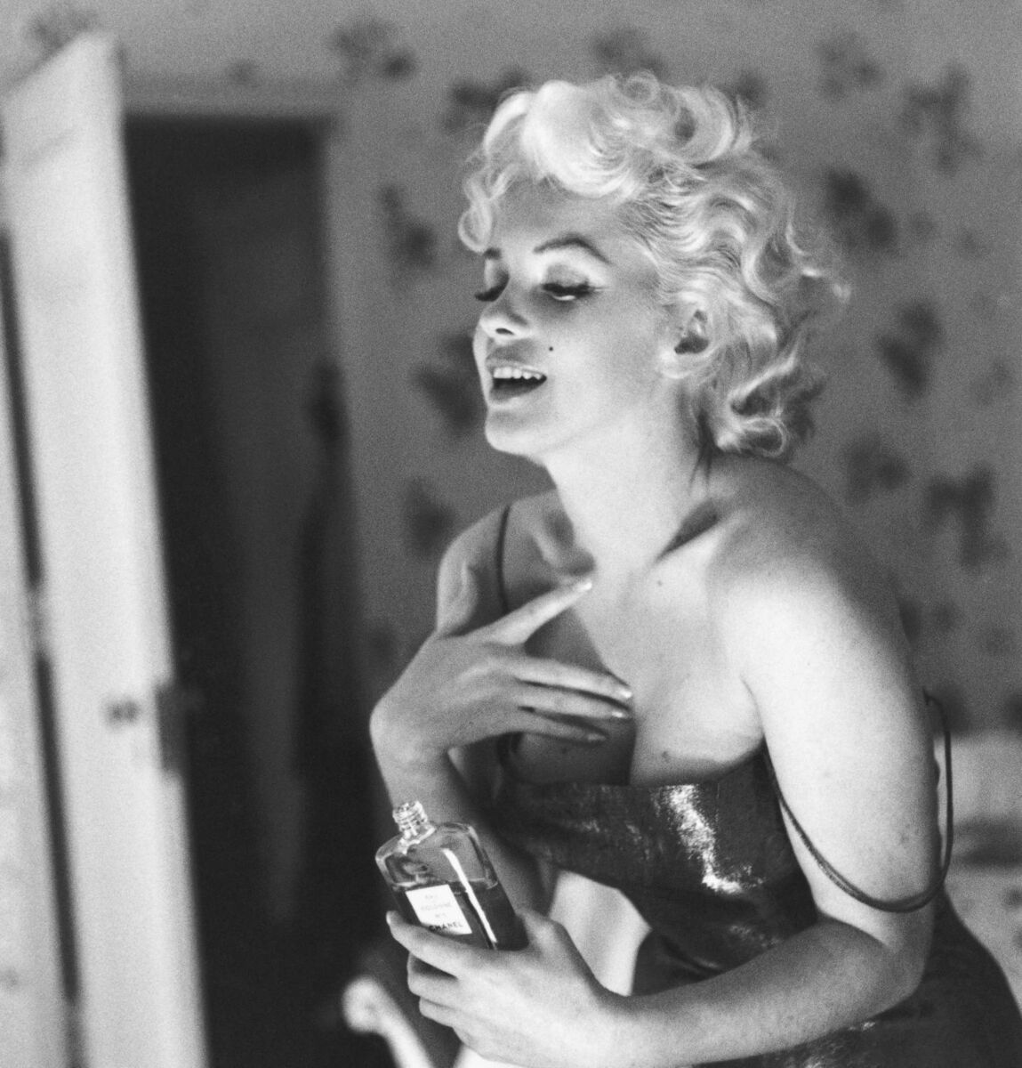 Marilyn Monroe poses with a bottle of Chanel No. 5 perfume on March 24, 1955 at the Ambassador Hotel in New York City, New York. Picture: Ed Feingersh/Michael Ochs Archives/Getty Images Marilyn Monroe poses with a bottle of Chanel No. 5 perfume on March 24, 1955 at the Ambassador Hotel in New York City, New York. Picture: Ed Feingersh/Michael Ochs Archives/Getty Images