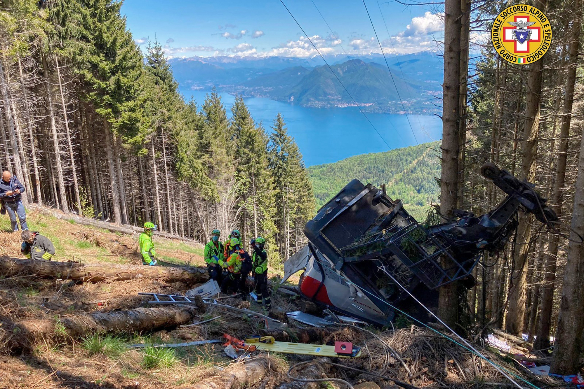Three arrested over Italian cable car crash