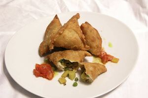 Potato and pea samosa