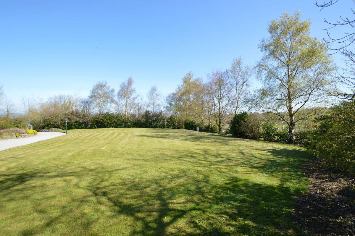 Highwood House is on c1.2 of an acre