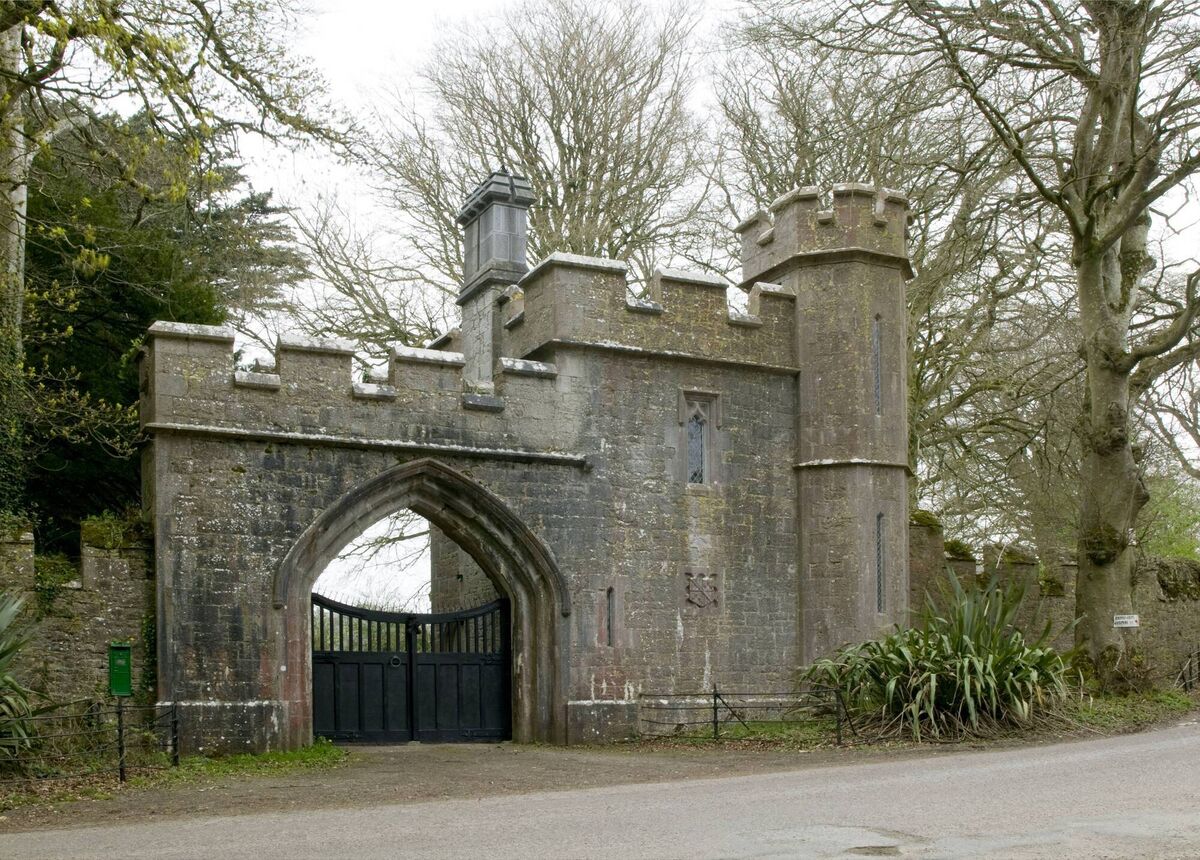 Annes Grove's miniature castle front exterior.